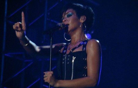  Foto  Rihanna are un nou look