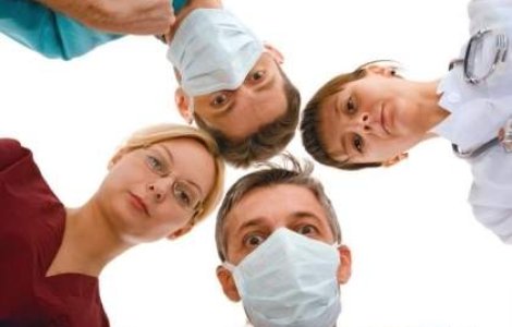 Bacau: Fata de 16 ani care cantarea 13 kilograme a murit la spital