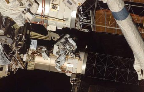 Discovery: 4 fisuri descoperite in peretele metalic al rezervorului extern