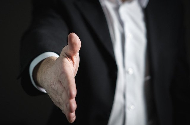 Top 10 forme de salut din diverse tari, care pot parea ciudate pentru europeni