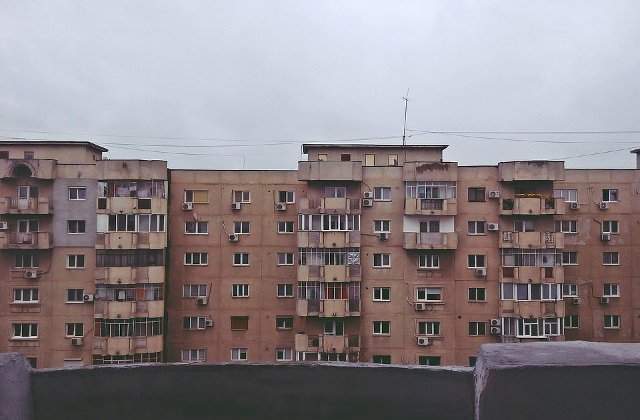 Un barbat din Cluj s-a aruncat de la etajul sase al unui bloc