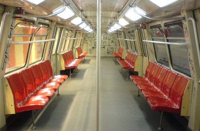 Metrou deraiat intre Unirii si Timpuri Noi