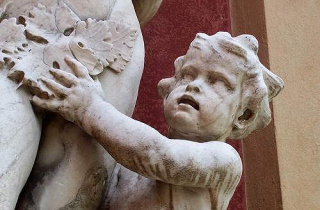 Colectia unui "bunicut": 3 mil. de fotografi pornografice cu minori