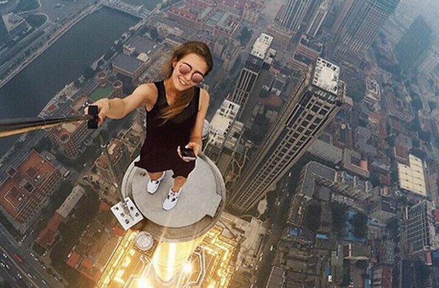 10 selfie-uri riscante ce-ti vor provoca palpitatii