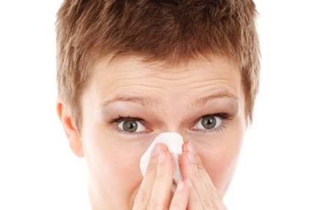 Motivele pentru care nu ar trebui sa te mai abtii NICIODATA de la stranut