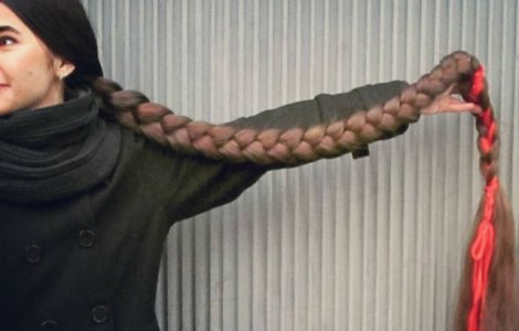  Foto  Rapunzel exista! Aceasta tanara are cel mai lung par pe care l-ai vazut vreodata