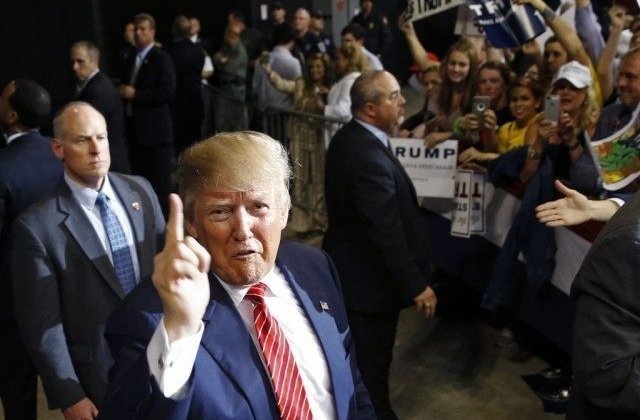 Presedintele Trump sustine ca va lasa sa explodeze Obamacare