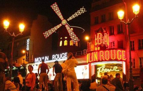  Video  Trupa de la Moulin Rouge: 6 recorduri mondiale inedite