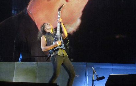  Video  Chitaristul Metallica a aruncat un copil de pe scena