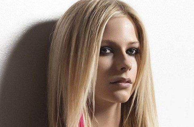 Avril Lavigne a divortat