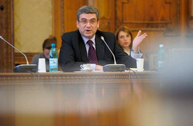 Baconschi indeamna studentii sa se implice in politica