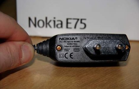 Nokia: Unele telefoane N8 au probleme de alimentare