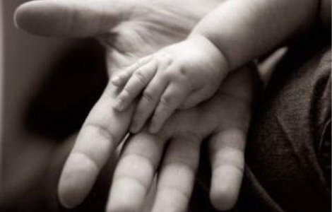Concediul de maternitate ar putea fi redus la jumatate
