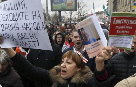 Minsk: Autoritatile au arestat sute de persoane