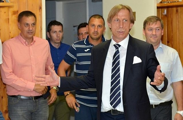 Christoph Daum, selectionerul Romaniei: Cred ca mai avem 50% sanse la locul doi