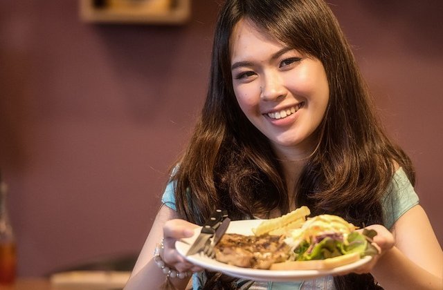 Top 7 alimente pe care dermatologii ne sfatuiesc sa le consumam mai des