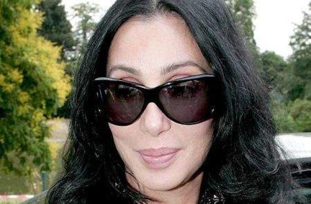 Cher a vrut sa se sinucida