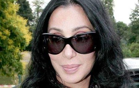 Cher a vrut sa se sinucida