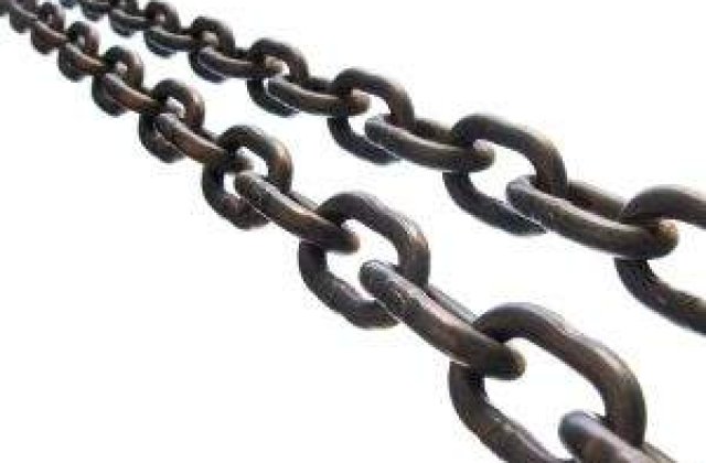 S-au legat cu lanturi in zona summitului NATO