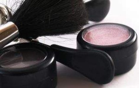 Serviciile de infrumusetare vin la birou: Criza sau rasfat?