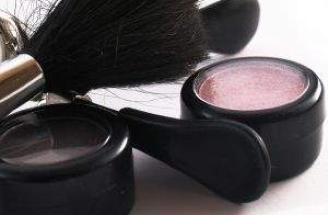 Serviciile de infrumusetare vin la birou: Criza sau rasfat?