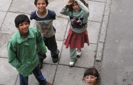 Trei copii romi, la spital dupa ce politistii francezi au folosit gaze lacrimogene