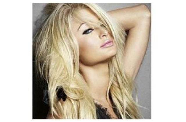 [FOTO] Paris Hilton, munca in folosul comunitatii pe tocuri