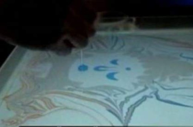 [VIDEO] Un artist din China realizeaza picturi pe apa