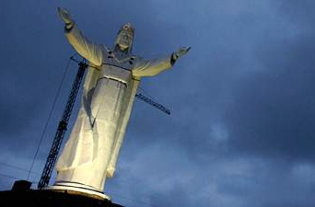 [FOTO] Cea mai inalta statuie a lui Iisus