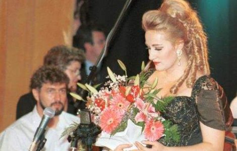 Soprana Roxana Briban s-a sinucis