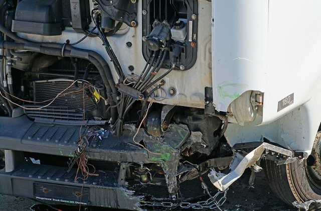 [Video] Accident GRAV in SUA: 13 morti, dupa ce un microbuz al unei biserici locale s-a izbit intr-o camioneta