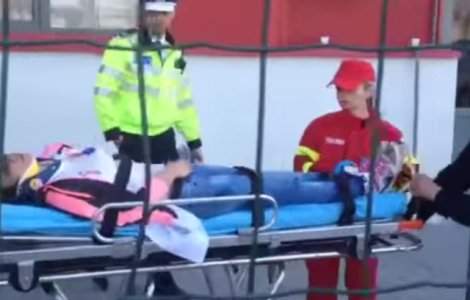 Arges: Un mort si cinci raniti dupa ce un barbat a intrat cu masina intr-un grup de oameni