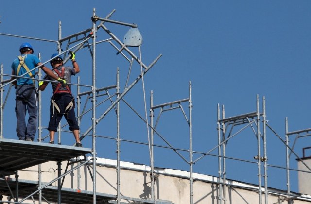 Timisoara: Doi muncitori au murit, dupa ce tavanul unei cladiri s-a prabusit peste ei