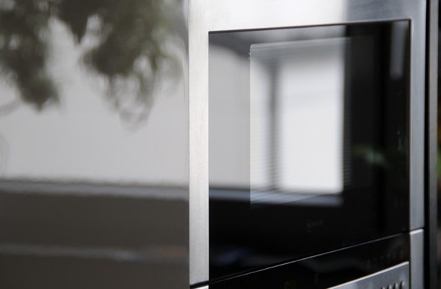 Top 6 preparate care devin TOXICE daca sunt reincalzite in cuptorul cu microunde