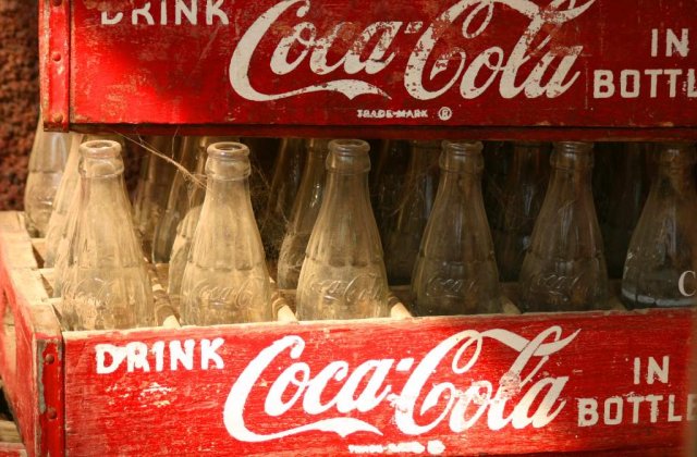 SUA: Coca-Cola retrage de pe piata "paharele cancerigene"
