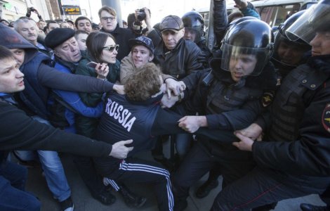 Manifestatii anticoruptie in Rusia: Putin apara interventia in forta