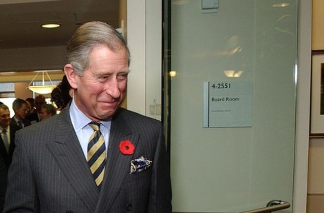 Vizita Printului Charles in Romania: Imbratisarea care a fascinat presa britanica. Daily Mail a confundat Bucurestiul cu Budapesta