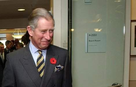 Vizita Printului Charles in Romania: Imbratisarea care a fascinat presa britanica. Daily Mail a confundat Bucurestiul cu Budapesta