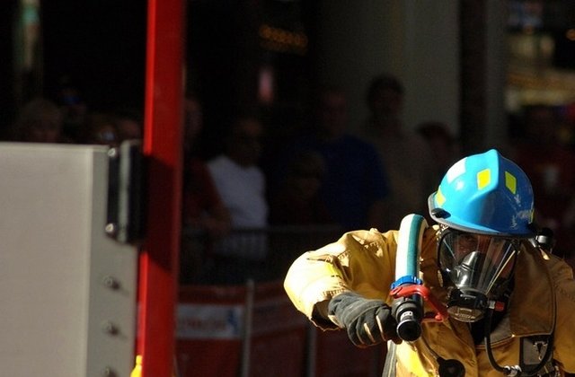 [Video] Cel putin 18 persoane au fost ranite, intr-o explozie la un carnaval din Paris