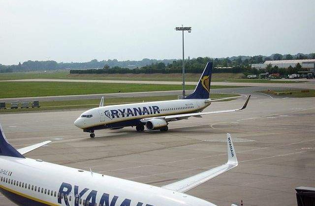 O cursa Ryanair pe ruta Bucuresti-Milano a intarziat peste trei ore din cauza unei manusi