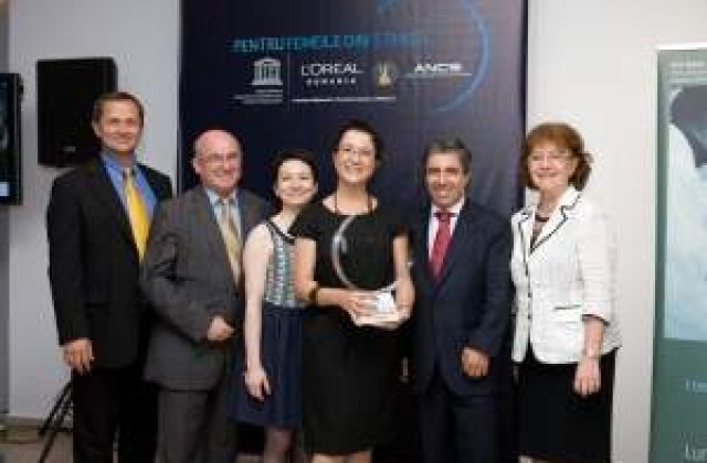 Bursele cercetatoarelor din Romania: "Pentru femeile din stiinta"