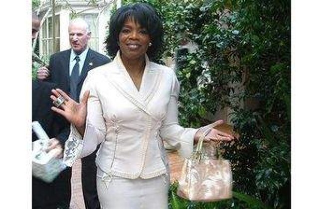 Oprah Winfrey a oferit 275 de automobile spectatorilor