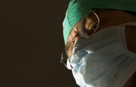 Medic acuzat ca a violat 39 de paciente de 56 de ori