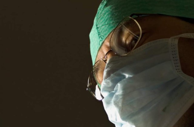 Medic acuzat ca a violat 39 de paciente de 56 de ori