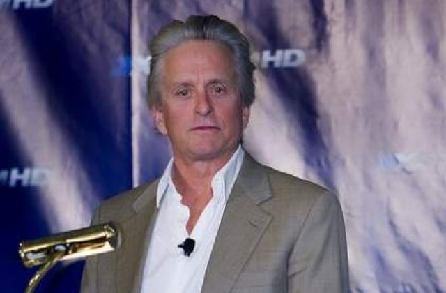 [FOTO] Michael Douglas incepe sa-si revina