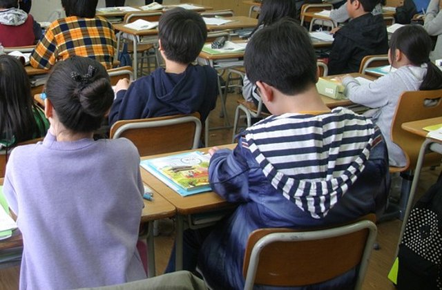 Profesorii se vor putea pensiona anticipat daca au 30 de ani vechime