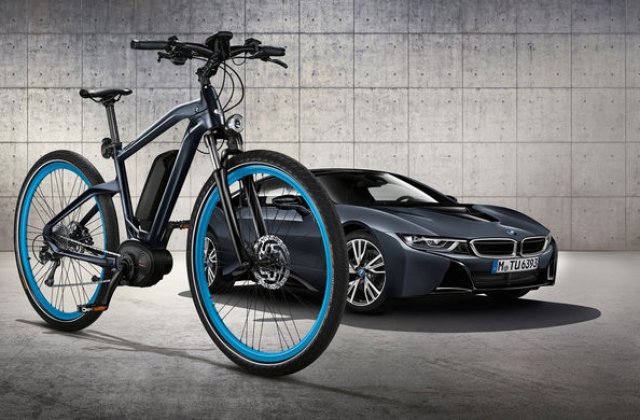 Sezonul de pedalat debuteaza cu propuneri pe doua roti de la marii constructori auto: bicicletele Bugatti, BMW sau Porsche costa cateva mii de euro