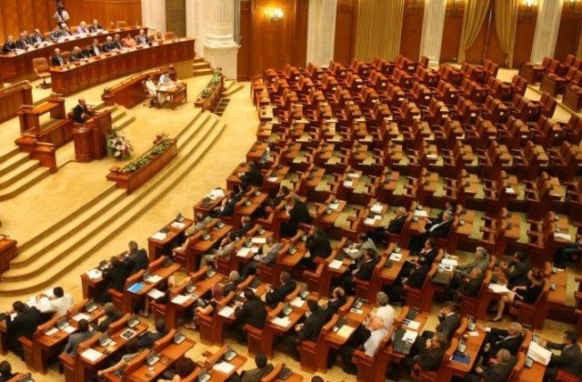 Alesii pot sa-si angajeze rudele din nou. Conflictul de interese a fost dezincriminat partial