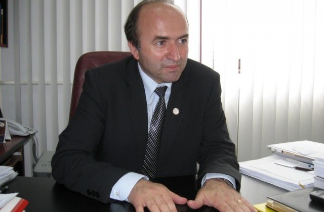 Ministrul Justitiei a terminat modificarea Codurilor Penale: Abuzul in serviciu va fi redefinit