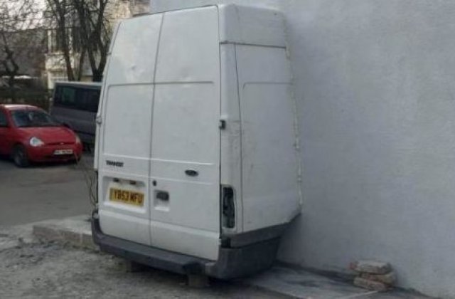 Constructia dusa la alt nivel: un bacauan si-a zidit o duba in apartament